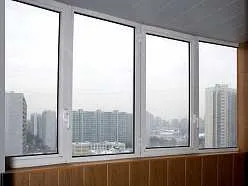 Остекление балконов белыми пластиковыми окнами